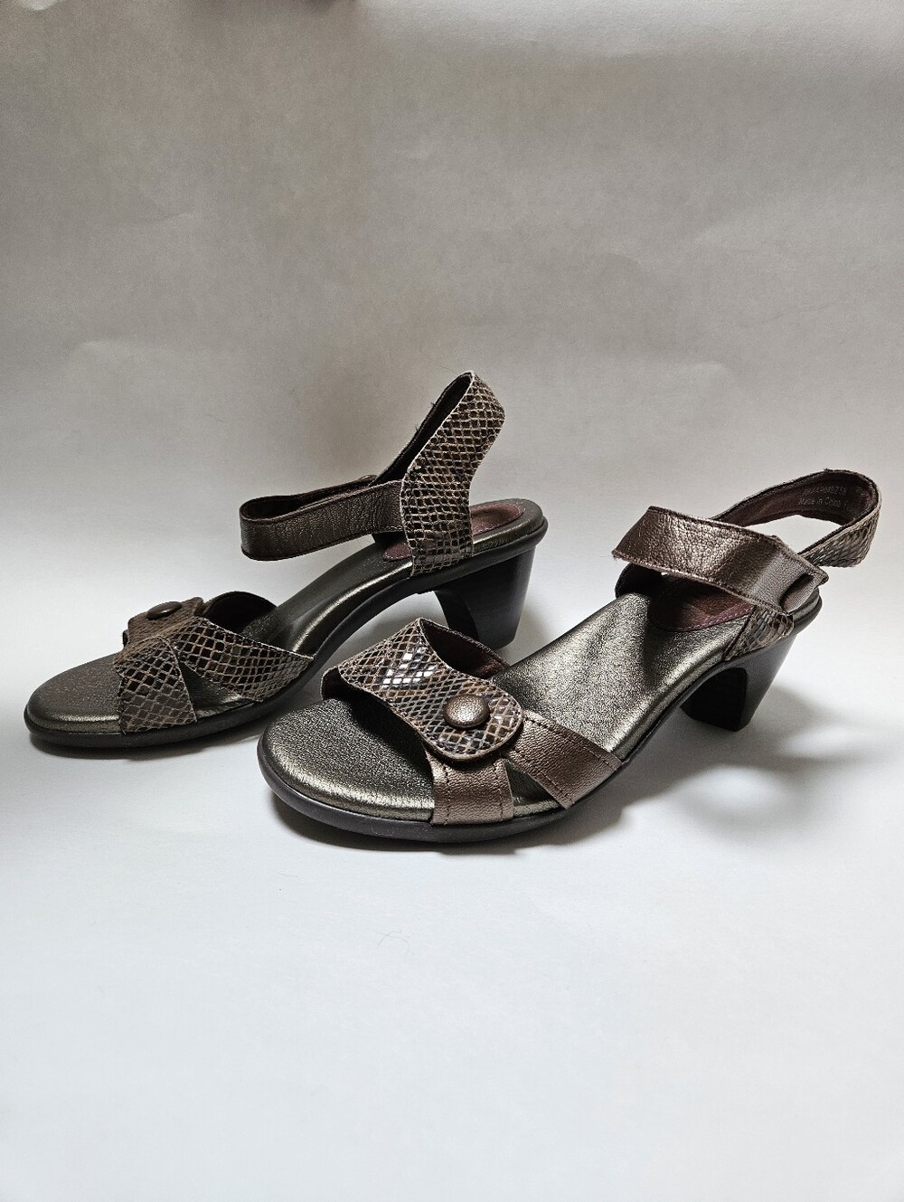 Aravon Comfort Sandal By New Balance- Bronze Sz 7 Like New Condition